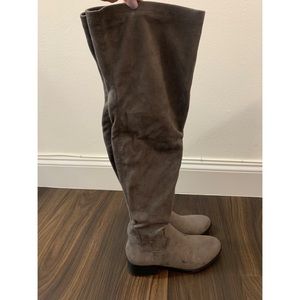 NWT Forever 21 Women’s Over the Knee gray boots. Faux suede 7.5